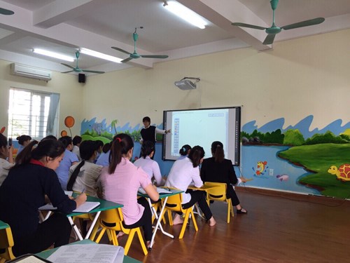 Trường MN Phúc Đồng tổ chức lớp tập huấn chuyên sâu cách vận hành, sử dụng bảng tương tác thông minh Hitachi và phần mềm hỗ trợ giảng dạy Starboad Software.
